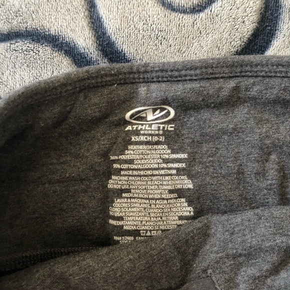 athletic leggings - Picture 2 of 2